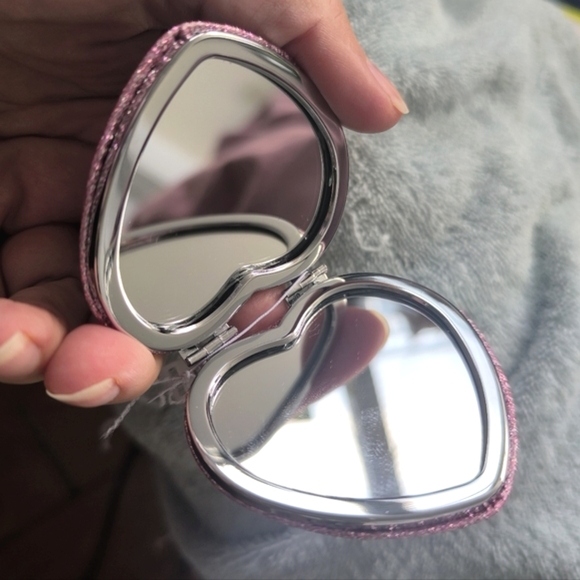 Coach Compact Heart Mirror Pink Glitter - Picture 9 of 17